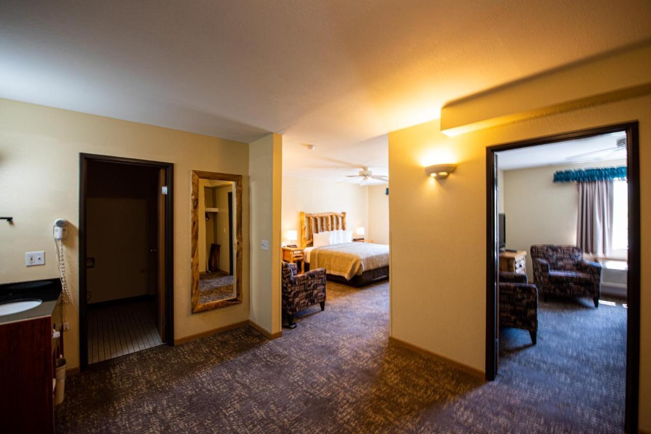 Super 8 By Wyndham Bridgeview Of Mackinaw City Exterior foto