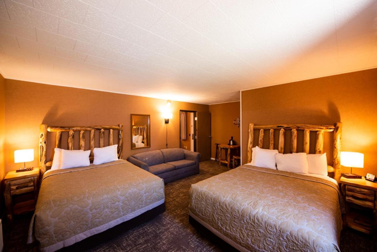 Super 8 By Wyndham Bridgeview Of Mackinaw City Exterior foto