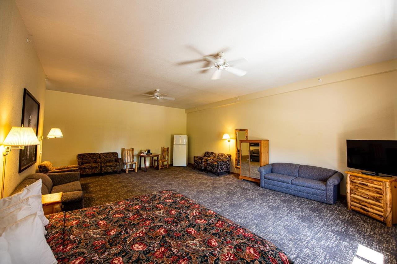 Super 8 By Wyndham Bridgeview Of Mackinaw City Exterior foto